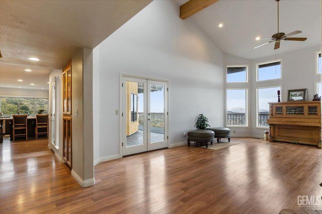 24050 Jacaranda Drive, Tehachapi, CA 93561