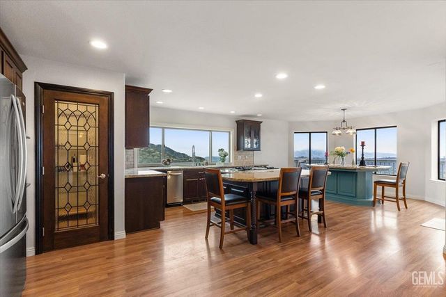 24050 Jacaranda Drive, Tehachapi, CA 93561