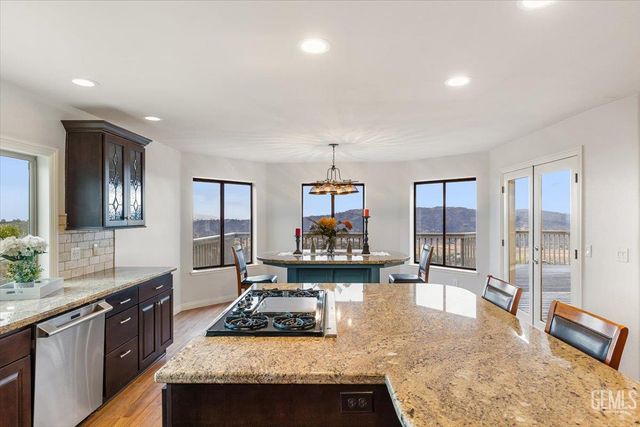 24050 Jacaranda Drive, Tehachapi, CA 93561