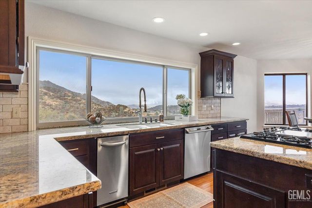24050 Jacaranda Drive, Tehachapi, CA 93561