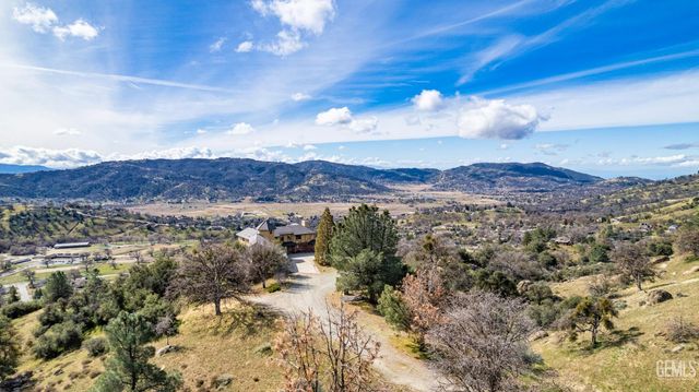 24050 Jacaranda Drive, Tehachapi, CA 93561