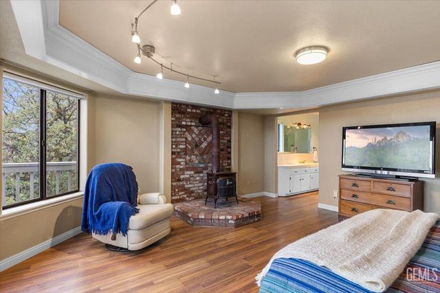 24050 Jacaranda Drive, Tehachapi, CA 93561