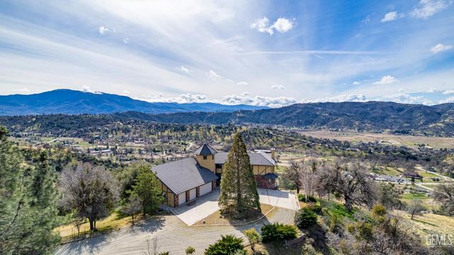 24050 Jacaranda Drive, Tehachapi, CA 93561