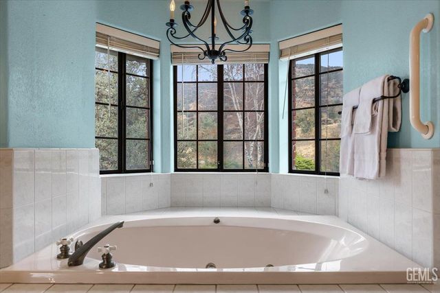 24050 Jacaranda Drive, Tehachapi, CA 93561