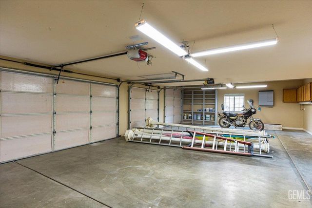 24050 Jacaranda Drive, Tehachapi, CA 93561