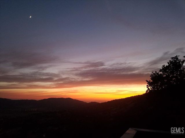 24050 Jacaranda Drive, Tehachapi, CA 93561