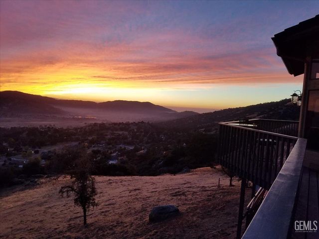 24050 Jacaranda Drive, Tehachapi, CA 93561