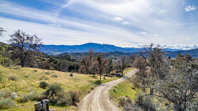 24050 Jacaranda Drive, Tehachapi, CA 93561