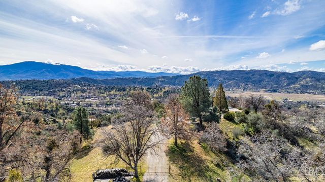 24050 Jacaranda Drive, Tehachapi, CA 93561
