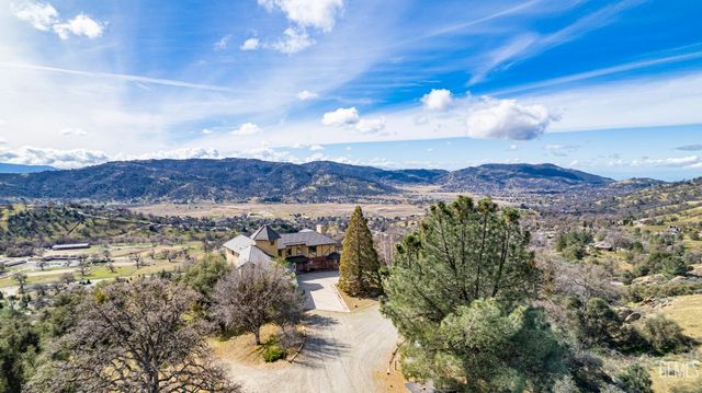 24050 Jacaranda Drive, Tehachapi, CA 93561