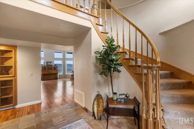24050 Jacaranda Drive, Tehachapi, CA 93561