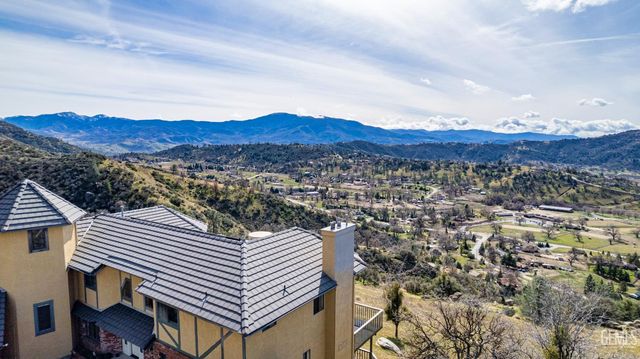 24050 Jacaranda Drive, Tehachapi, CA 93561
