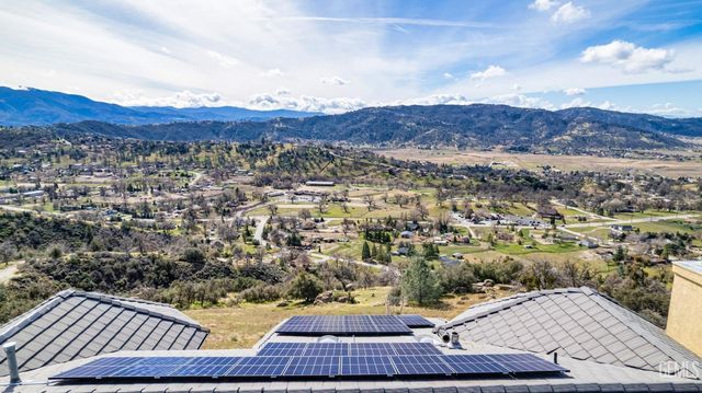 24050 Jacaranda Drive, Tehachapi, CA 93561