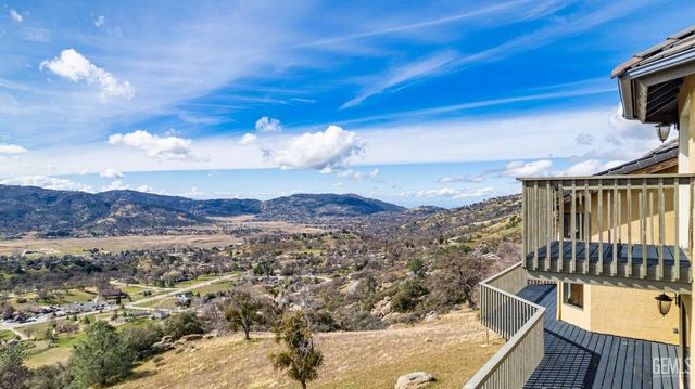 24050 Jacaranda Drive, Tehachapi, CA 93561