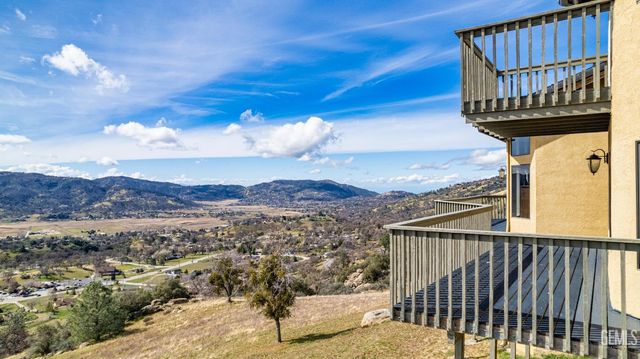 24050 Jacaranda Drive, Tehachapi, CA 93561