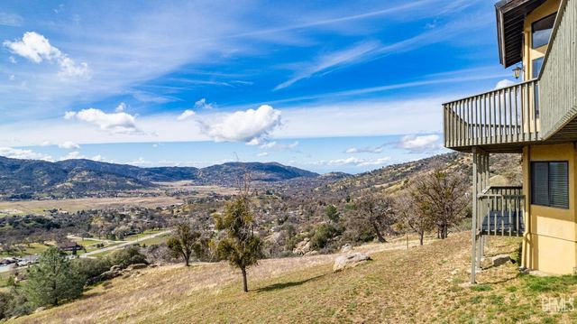 24050 Jacaranda Drive, Tehachapi, CA 93561