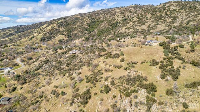 24050 Jacaranda Drive, Tehachapi, CA 93561