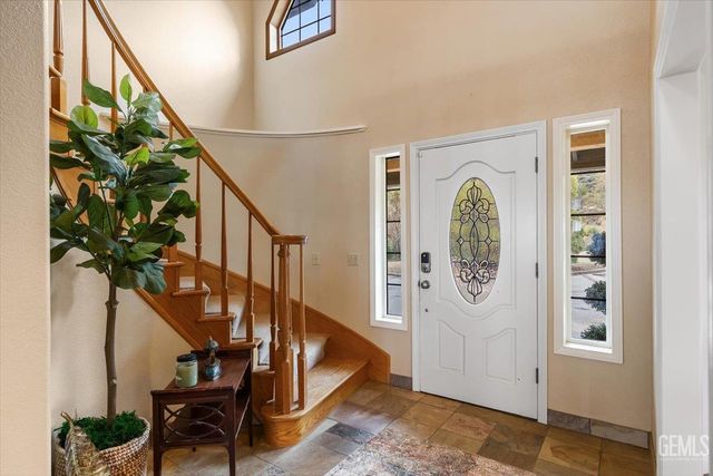 24050 Jacaranda Drive, Tehachapi, CA 93561