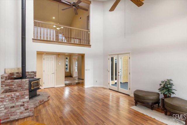 24050 Jacaranda Drive, Tehachapi, CA 93561
