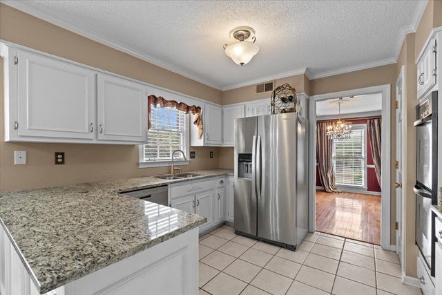 7764 CROSS VILLAGE DR, Germantown, TN 38138