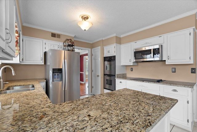 7764 CROSS VILLAGE DR, Germantown, TN 38138