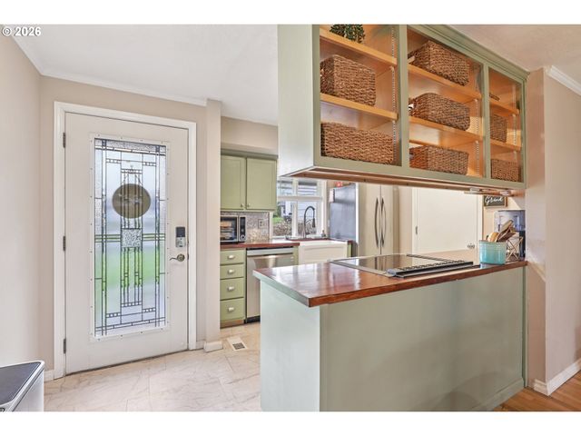 2168 Se HARLOW Ct, Troutdale, OR 97060