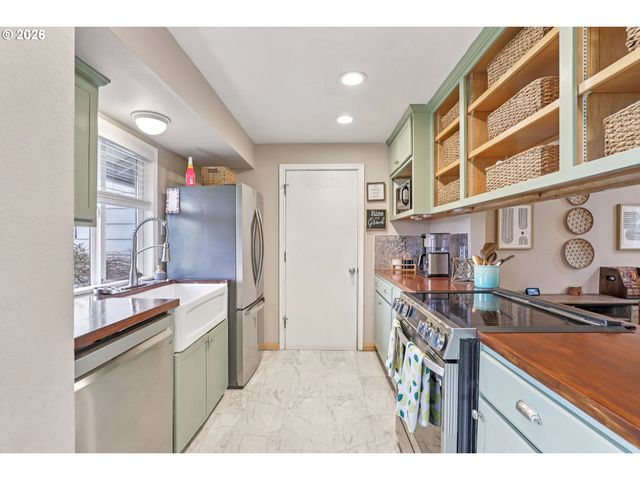 2168 Se HARLOW Ct, Troutdale, OR 97060