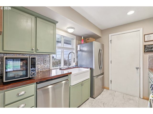 2168 Se HARLOW Ct, Troutdale, OR 97060