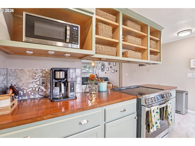 2168 Se HARLOW Ct, Troutdale, OR 97060