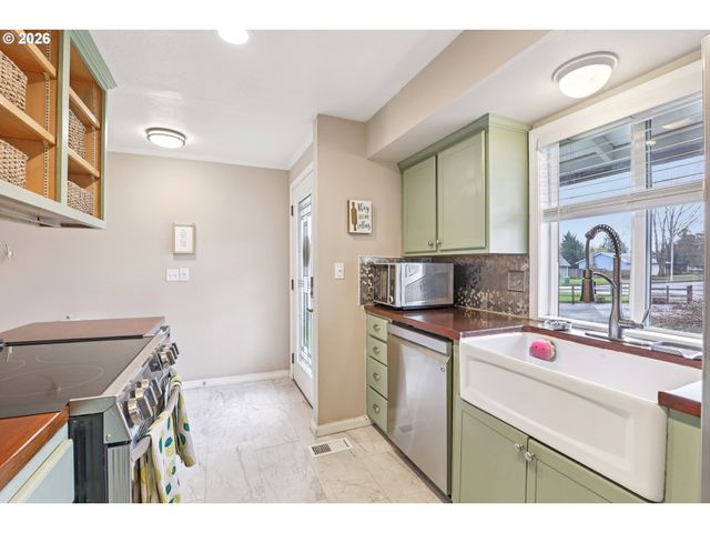 2168 Se HARLOW Ct, Troutdale, OR 97060