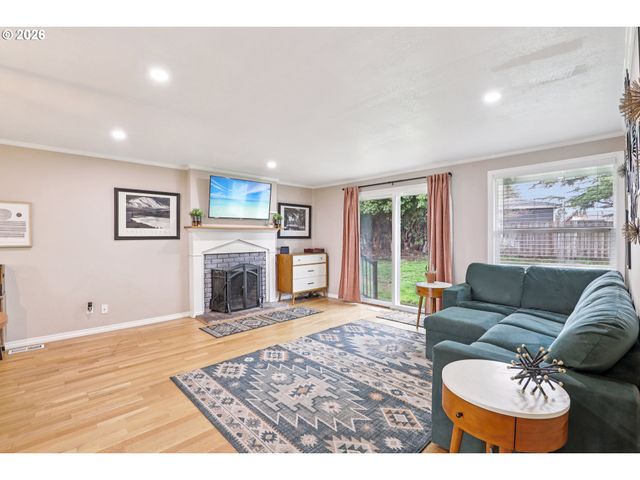 2168 Se HARLOW Ct, Troutdale, OR 97060