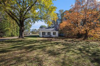 3741 Riverside Rd, Benton Harbor, MI 49022