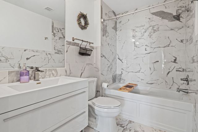 1640 Maple Avenue 304, Evanston, IL 60201