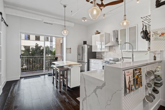 1640 Maple Avenue 304, Evanston, IL 60201