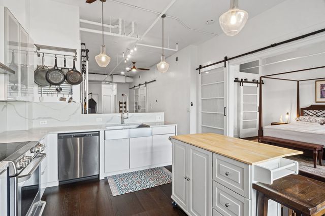 1640 Maple Avenue 304, Evanston, IL 60201