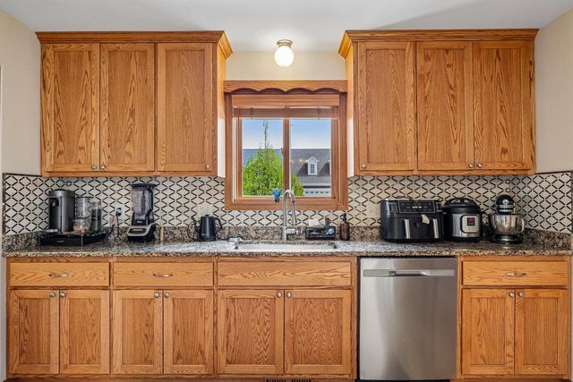 1112 Durango DRIVE, Hartford, WI 53027