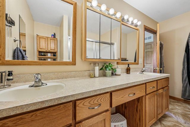 1112 Durango DRIVE, Hartford, WI 53027
