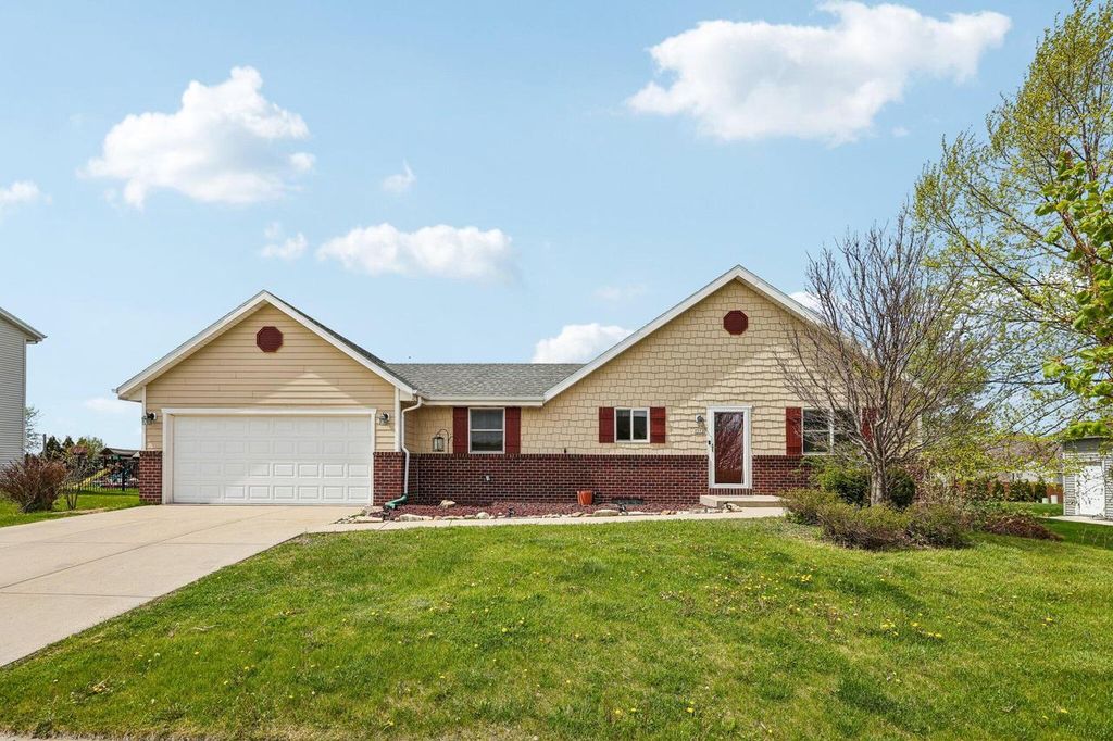 1112 Durango DRIVE, Hartford, WI 53027