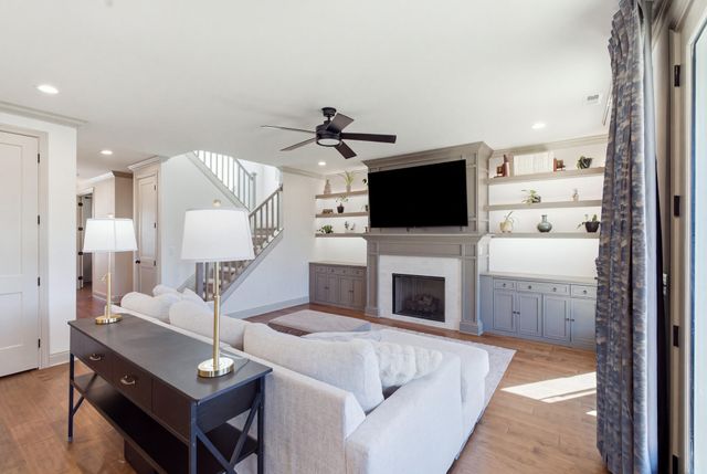 1057 Squirrel Nest Lane, Lexington, KY 40509