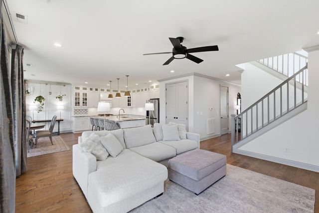 1057 Squirrel Nest Lane, Lexington, KY 40509
