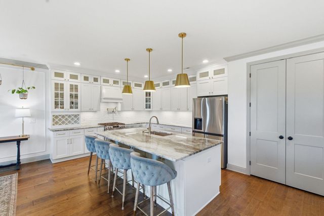 1057 Squirrel Nest Lane, Lexington, KY 40509