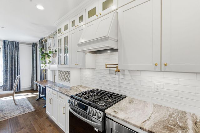1057 Squirrel Nest Lane, Lexington, KY 40509