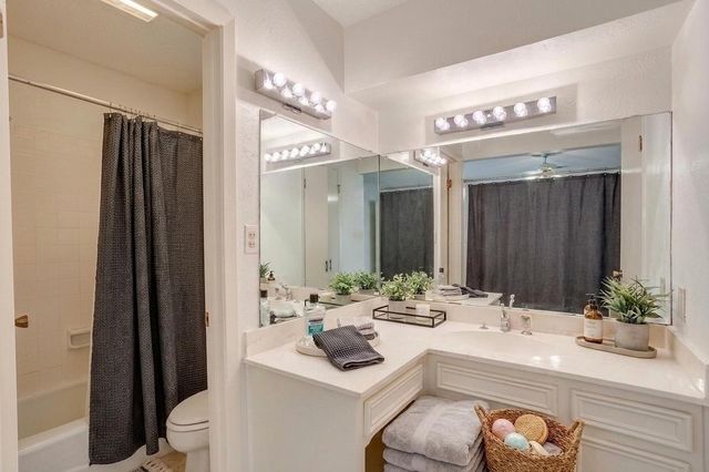 6800 Kingswood Drive, Fort Worth, TX 76133