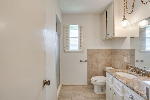 6800 Kingswood Drive, Fort Worth, TX 76133