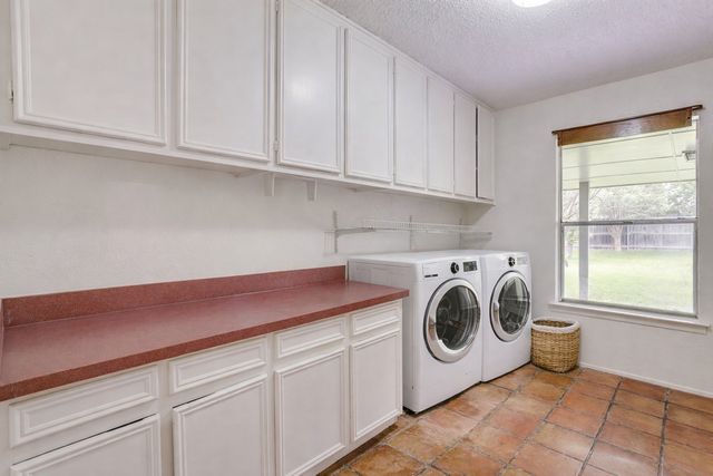 6800 Kingswood Drive, Fort Worth, TX 76133
