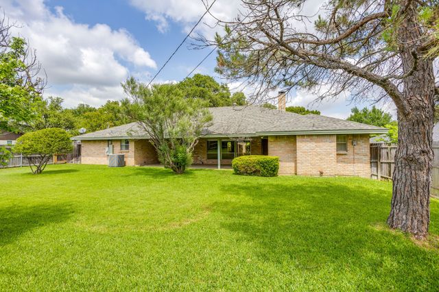 6800 Kingswood Drive, Fort Worth, TX 76133