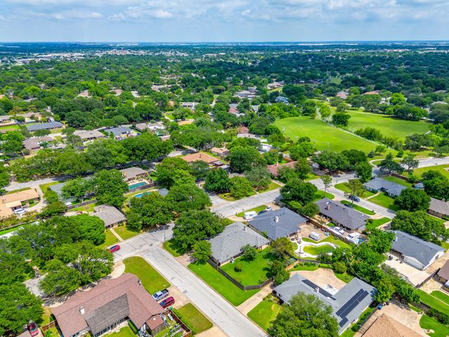 6800 Kingswood Drive, Fort Worth, TX 76133
