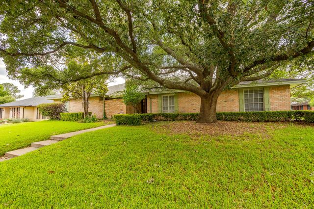 6800 Kingswood Drive, Fort Worth, TX 76133