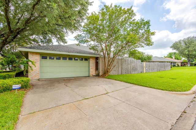 6800 Kingswood Drive, Fort Worth, TX 76133