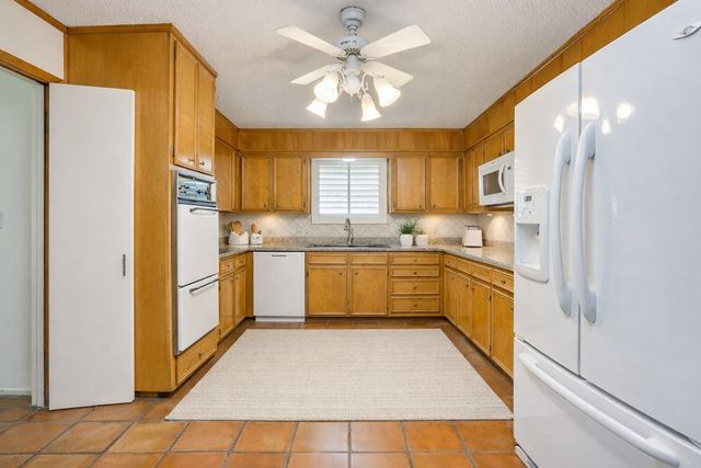 6800 Kingswood Drive, Fort Worth, TX 76133